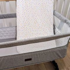 Fitted sheets and mattress protector for bedside crib