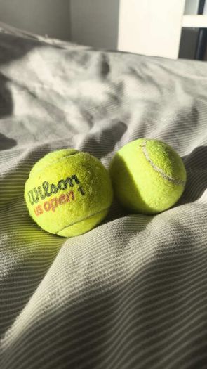 Pair of Tennis Balls (1x Wilson US Open + 1x Unbranded)