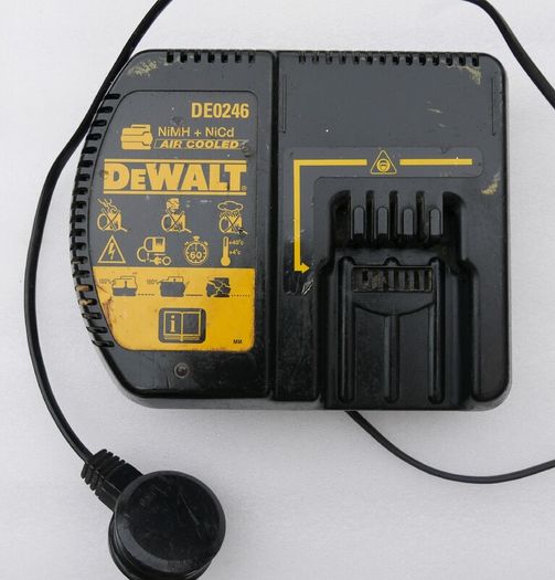 Genuine DeWalt / 24V Battery Charger DE0246 DE0245 N02