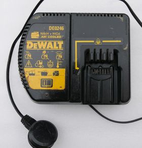 Genuine DeWalt / 24V Battery Charger DE0246 DE0245 N02