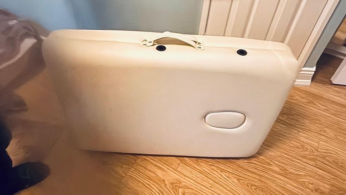 Tahiti Professional Portable Massage Table Bed (Cream) Excellent Condition