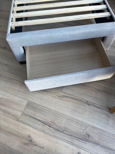 Single bed frame with buttoned headboard