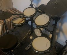 Electronic drum kit Millennium MPS - 750X