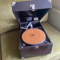 Victor VV50 record player