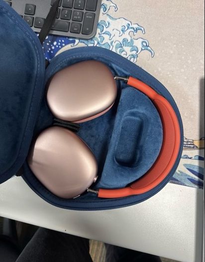 AirPods Max as new