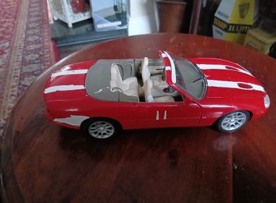 Maisto 1/18 scale jag