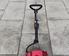 Honda UMT 32 grass trimmer in excellent working condition which starts half pull