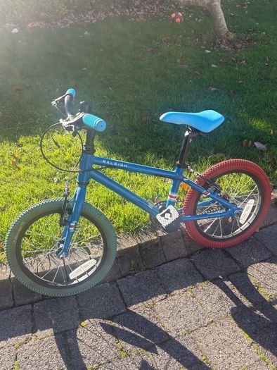Raleigh Pop 16 Kids Bike in Blue