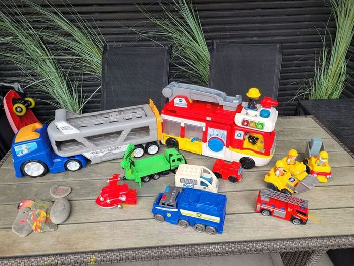 Outdoor toys, Paw Patrol, Firetruck, diggers