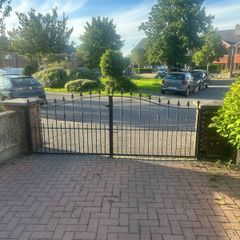 Driveway gates