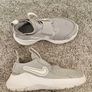 Boys runners size UK 9.5/27 Image 3