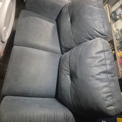 FREE: Navy Blue Sofa - Excellent Condition - Mallow catchy title