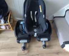 Free ISOFIX car seat and two bases