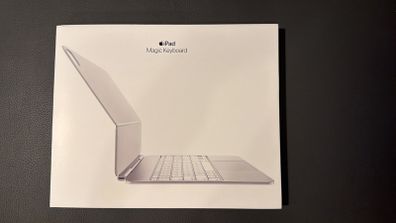 iPad Pro 13-inch M4 (2024 MAGIC KEYBOARD) British English WHITE Brand New Sealed 1 Year Warranty