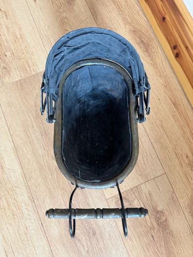 Antique type pram