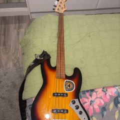 harley benton  fretless delux series 4 string