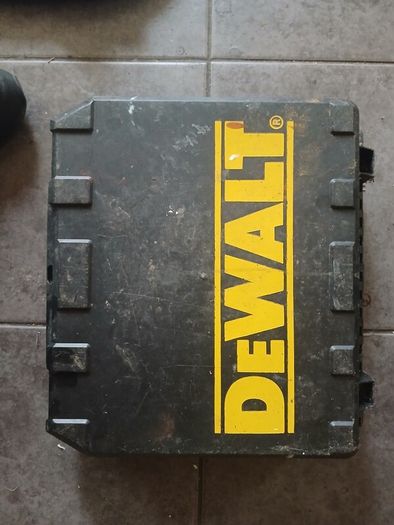 Dewalt screw gun.Old model but still work