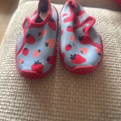 kids  aqua shoes