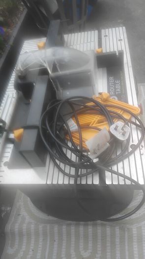 Router table with router