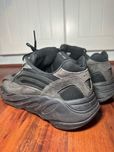 adidas Yeezy Boost 700 V2 "Vanta" sneakers