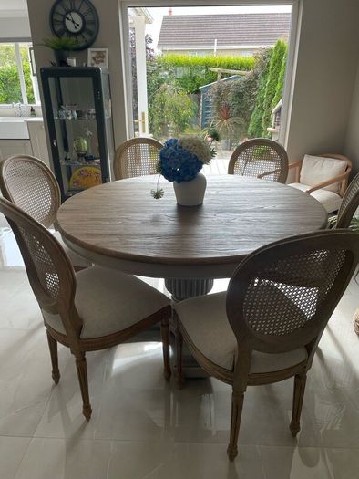 Dining table round 140cm with 6 rattan back chairs