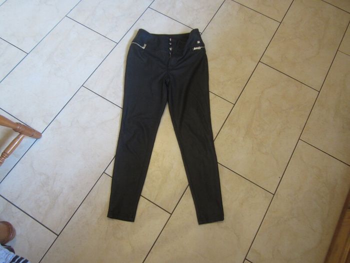 RIVER ISLAND    size 8   petite FAUX leather black