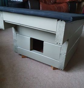 Cat house / kennel