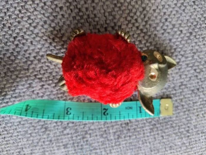 Vintage brass cat pin cushion see last photo for exact measurements FREE STANDARD POSTAGE INCLUDED