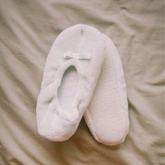 Fluffy bow slippers