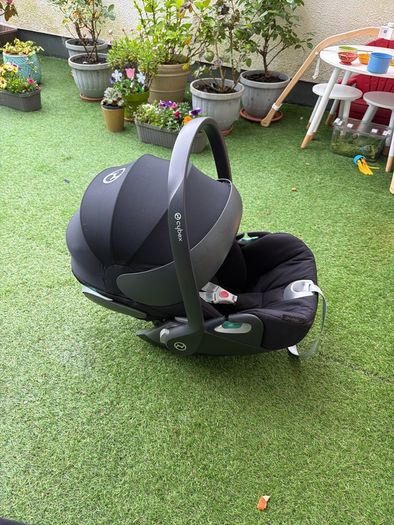 Cybex Car Seat Cloud Z and Swivel ISOFIX Base