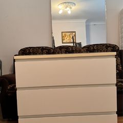 chest of drawers