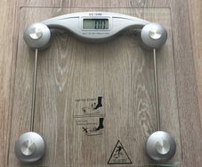 Bathroom electronic digital body fitness weighting glass scales and battery