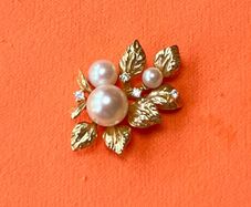 Vintage 14ct Gold & saltwater Pearl Floral Pendant