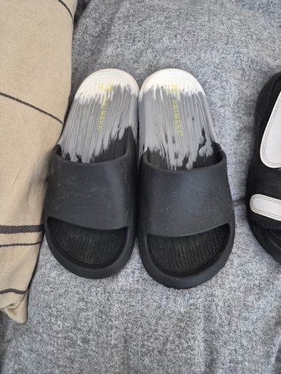 nike sandals and pool shoes