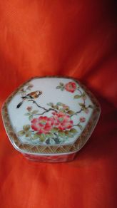 Japanese Porcelain Trinket Box collectable