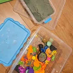 Kinetic sand with toys