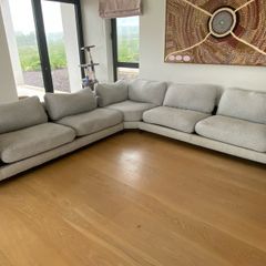 Modular corner sofa