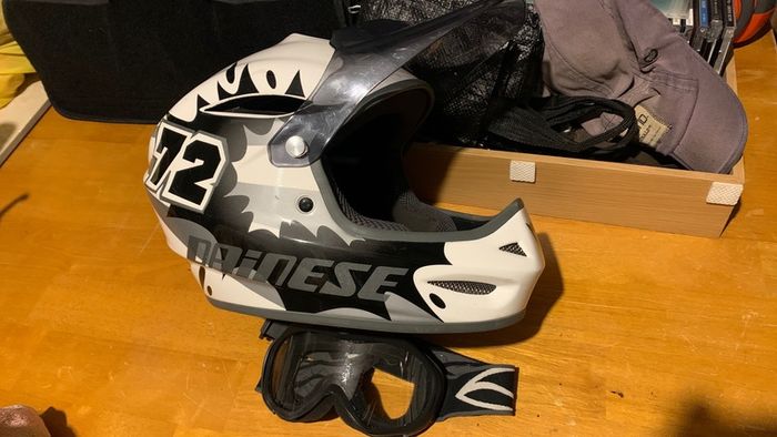 Dainese full face 58cm (M), goggles.
