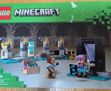 Lego 21252 Minecraft The Armoury