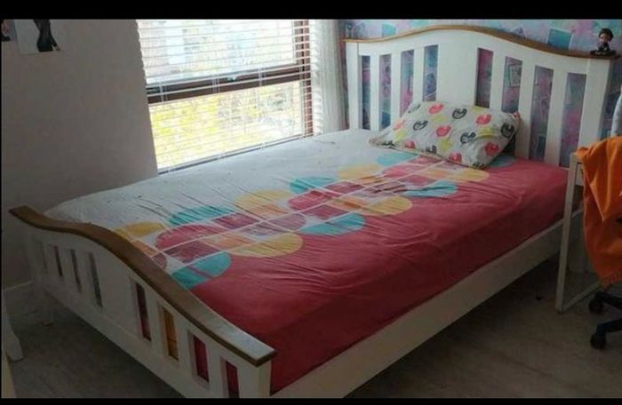 King size bed