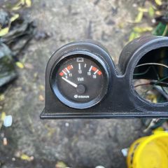 Equus oil temp and volt gauge