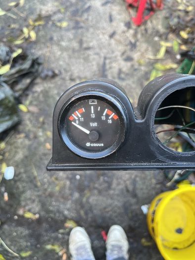 Equus oil temp and volt gauge