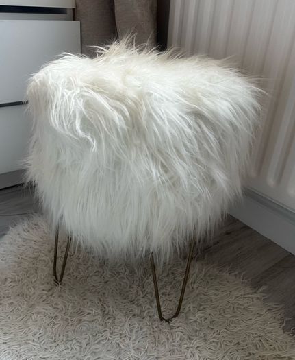 Bedroom set - stool, cushions, rug