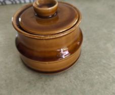 .Brawney coloered pottery one sugar bowl and lid TUEOWICE. Polish
