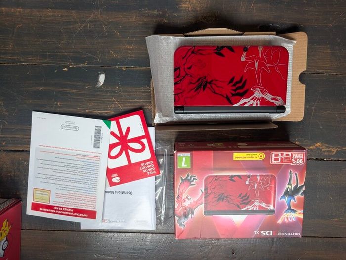 Nintendo 3DS XL - Pokemon Red Xerneas Yveltal Edition Console