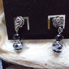Handmade stud earrings,Black/Silver earrings