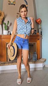 Short-sleeved blouse