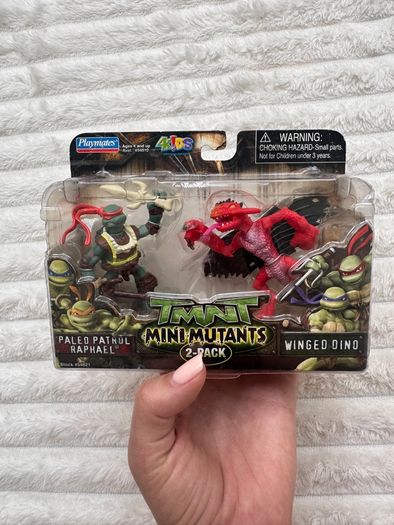 Teenage Mutant Ninja Turtles Mini  TMNT Mini-Mutants Paleo Patrol Raphael vs. Winged Dino (2008 mini-figures) Damaged Box Please see photos