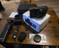 Sony Digital Camera ZV-1F Vlogger Camera bundle like new