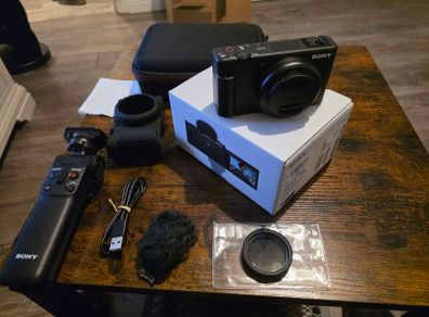 Sony Digital Camera ZV-1F Vlogger Camera bundle like new